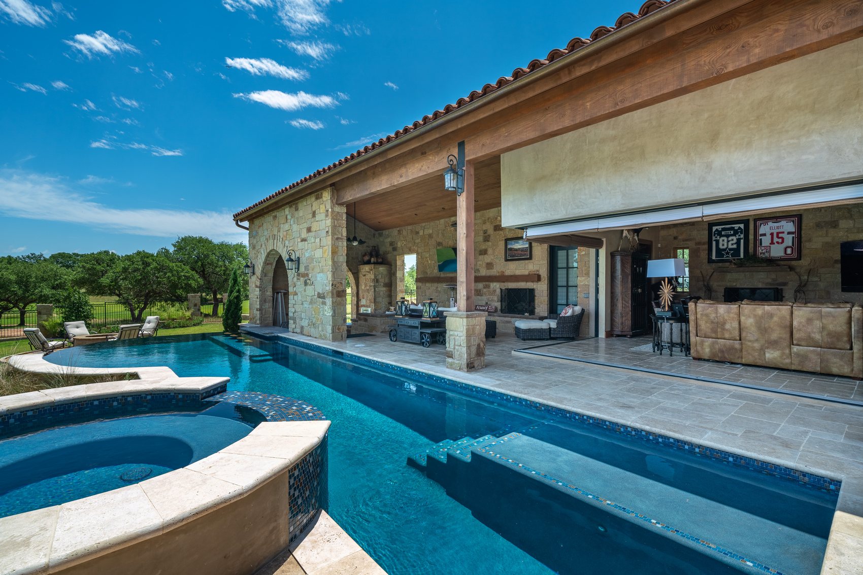 Terrace to pool