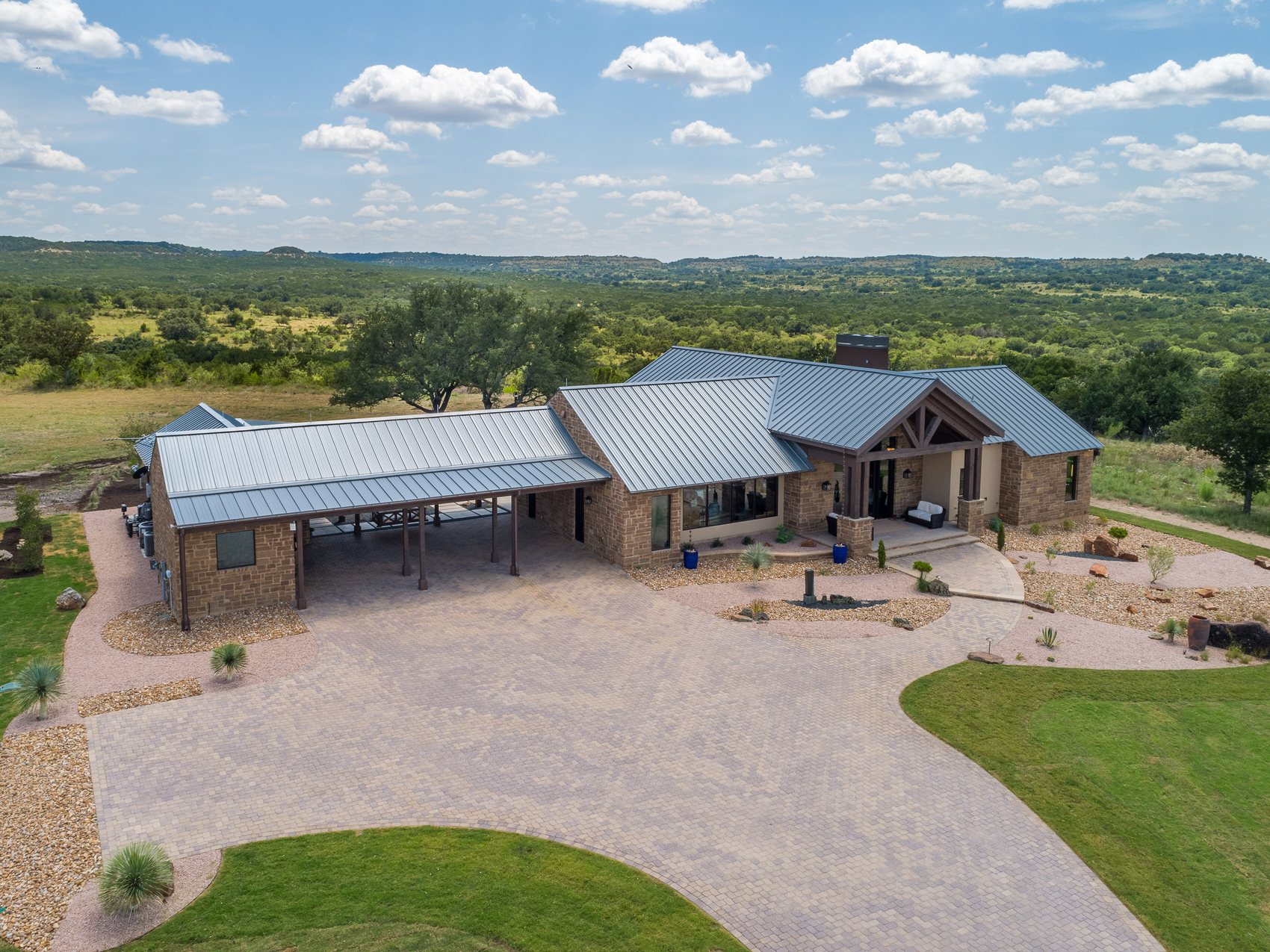 Round Mountain ranch house
